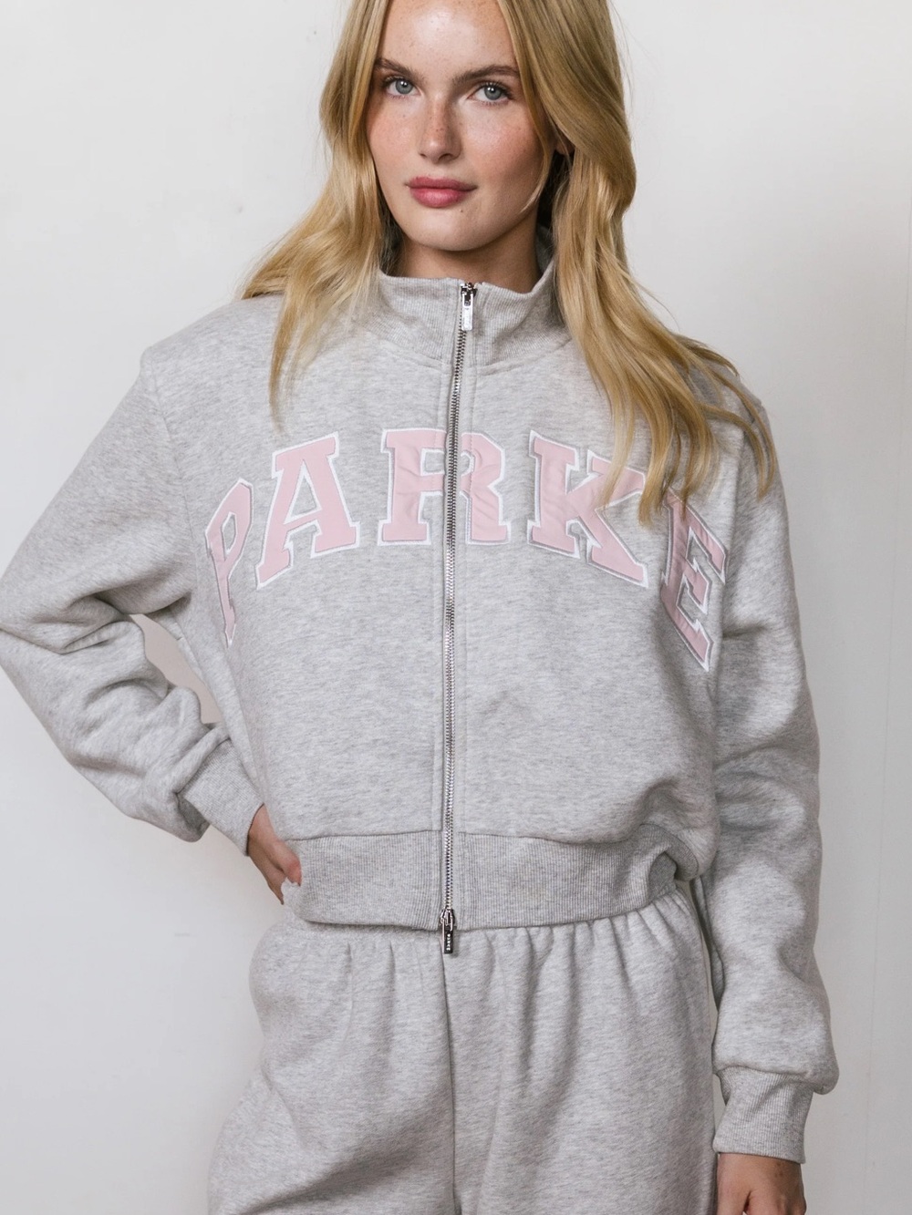 Parke Zip Up Varsity
Mockneck - Fawn
Fawn / L/XL